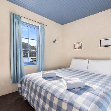 Sunny Lakeview Villa Квинстаун Экстерьер фото