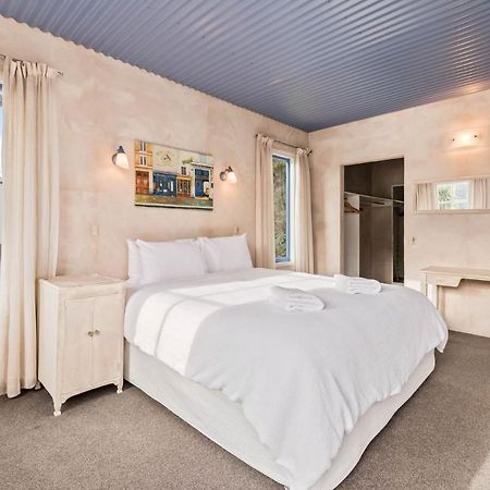 Sunny Lakeview Villa Квинстаун Экстерьер фото