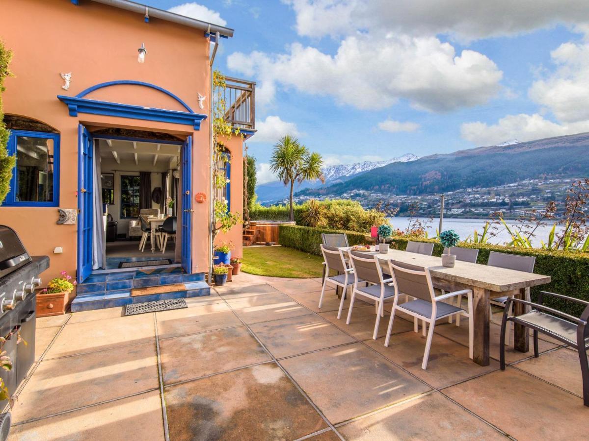 Sunny Lakeview Villa Квинстаун Экстерьер фото