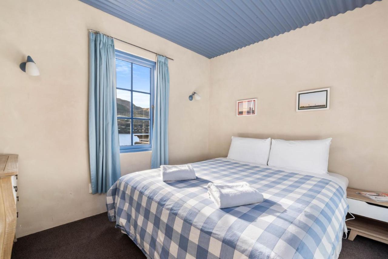 Sunny Lakeview Villa Квинстаун Экстерьер фото