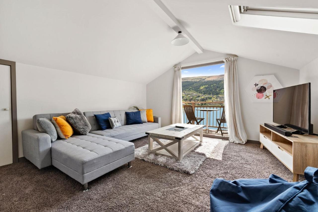 Sunny Lakeview Villa Квинстаун Экстерьер фото