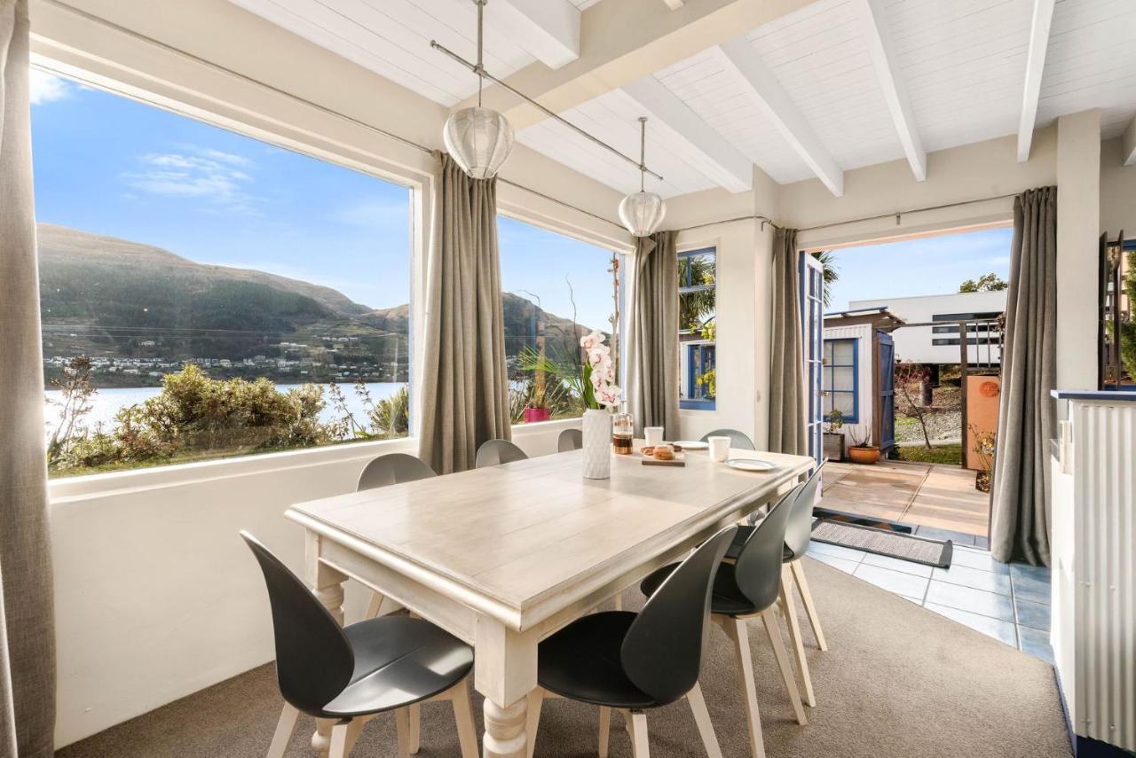 Sunny Lakeview Villa Квинстаун Экстерьер фото