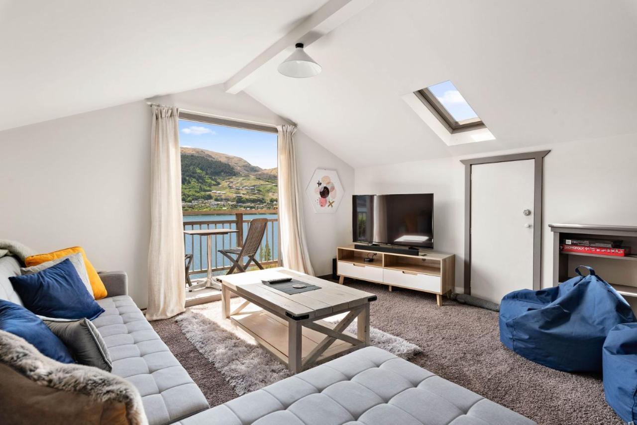 Sunny Lakeview Villa Квинстаун Экстерьер фото